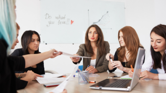 How HR Teams Can Support Physicians Transitioning to Non Clinical Careers
