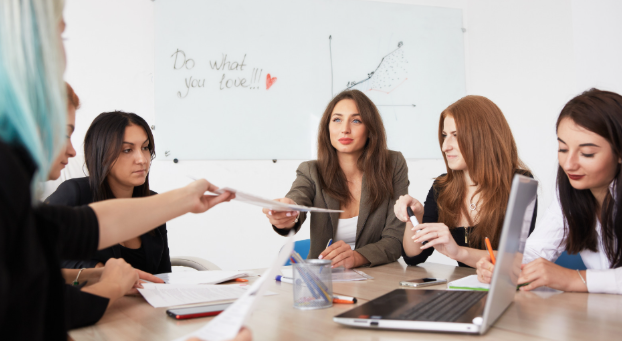 How HR Teams Can Support Physicians Transitioning to Non Clinical Careers