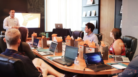 Why Mentorship Programs Outperform One-Off Training Sessions